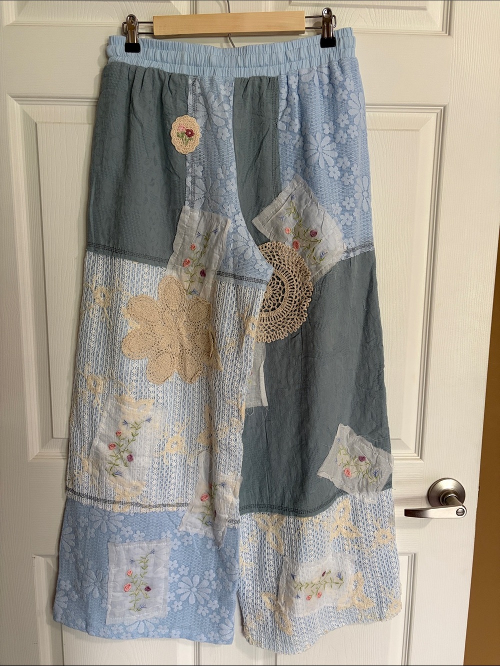 POL Sky Blue Elastic-Waist Lined Wide Leg Lace Patchwork Pants Size Small NWT - Picture 3 of 7